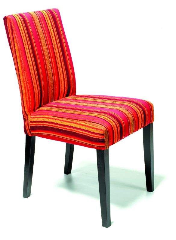 Chaise bois assise et dos tissu. Réf Club.