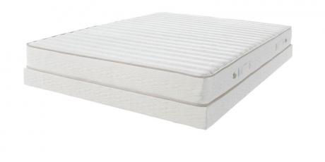 Matelas Ebac - Ergorev La combinaison de mousse HRflex (haute résilience) et de mousse Viscotherm confÚre à ce matelas des propriétés incomparables : sous l’action de la chaleur corporelle et du poids du corps, le matelas s’assouplit et se moule intégralement à votre corps.
