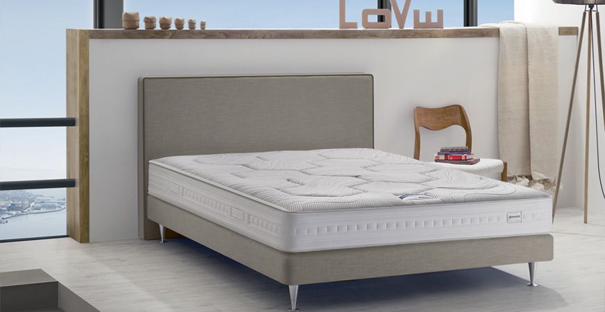 Le matelas SIMMONS Ciel d’Etoile de la collection Essentielle offre un accueil morphologique à mémoire de forme et un soutien ferme.